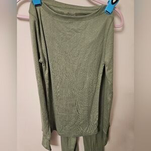 Warm ESSENTIALS By Cuddl Duds NWOT Women's Green Long Sleeve Thermal Set